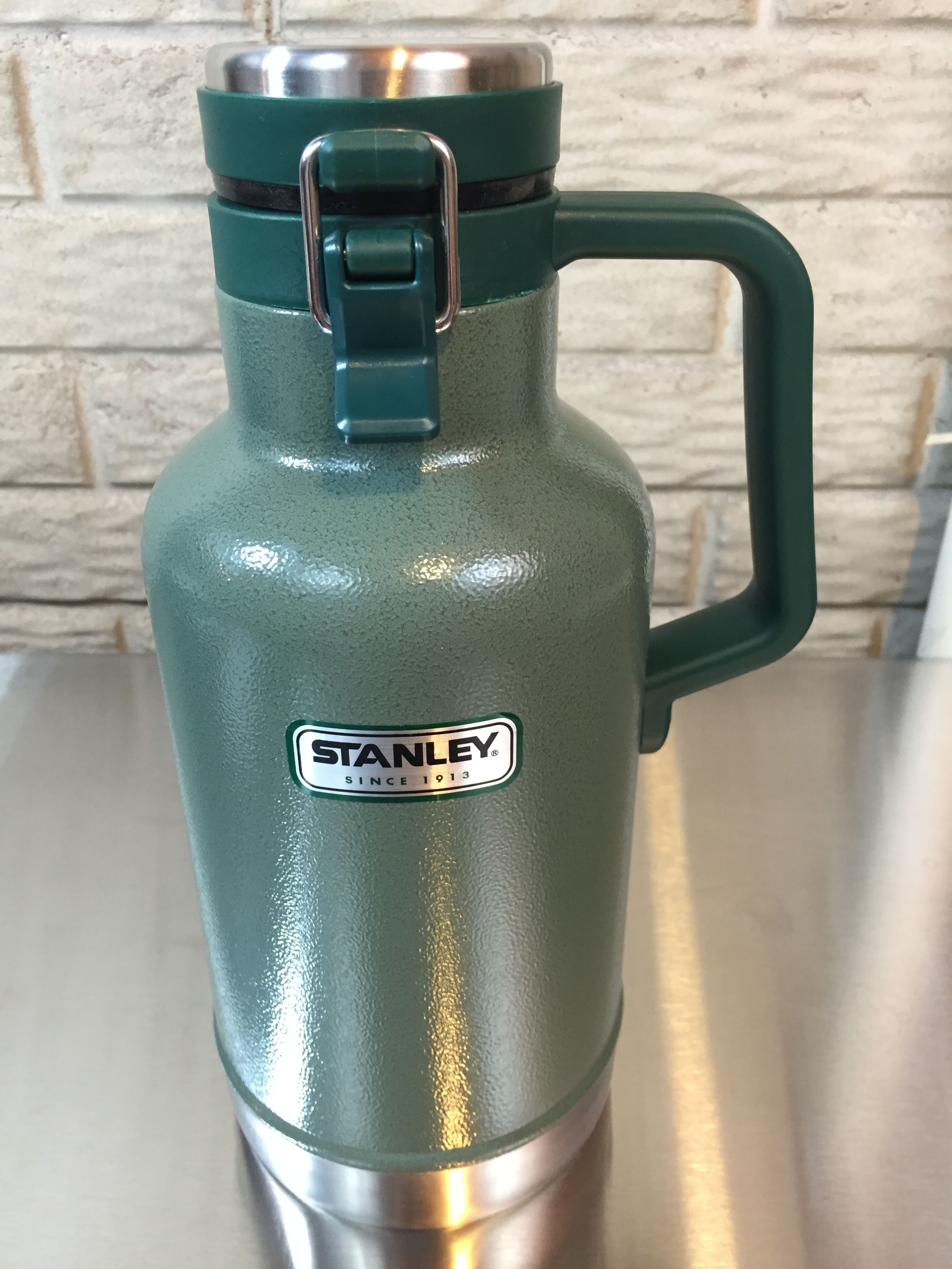 Stanley The Easy Pour Growler 64oz Stainless Steel 64 oz 10-01941