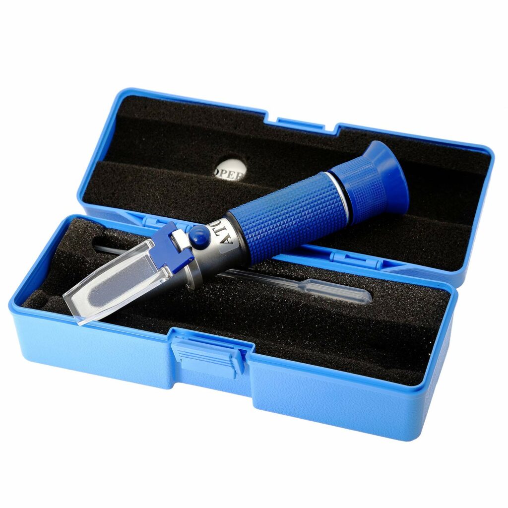 AMTAST Handheld Beer Refractometer Brix Refractometer Wine Refractometer Tester ATC Dual Scale-Brix 0-32% Specific Gravity 1.000-1.120, Made of Copper (Not Cheap Aluminum)